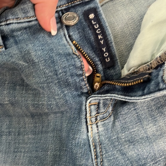 Women’s Lucky brand jeans - Picture 3 of 5
